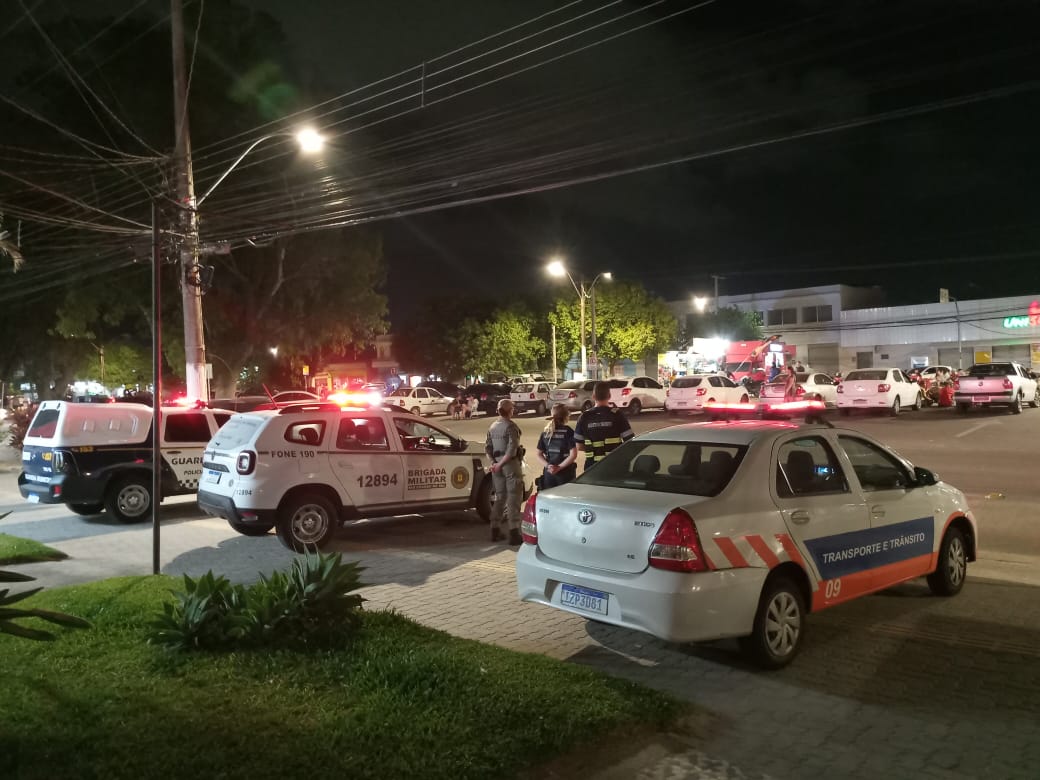 A ação ocorreu das 20h às 2h, com foco na fiscalização de trânsito e na redução da perturbação do sossego público
