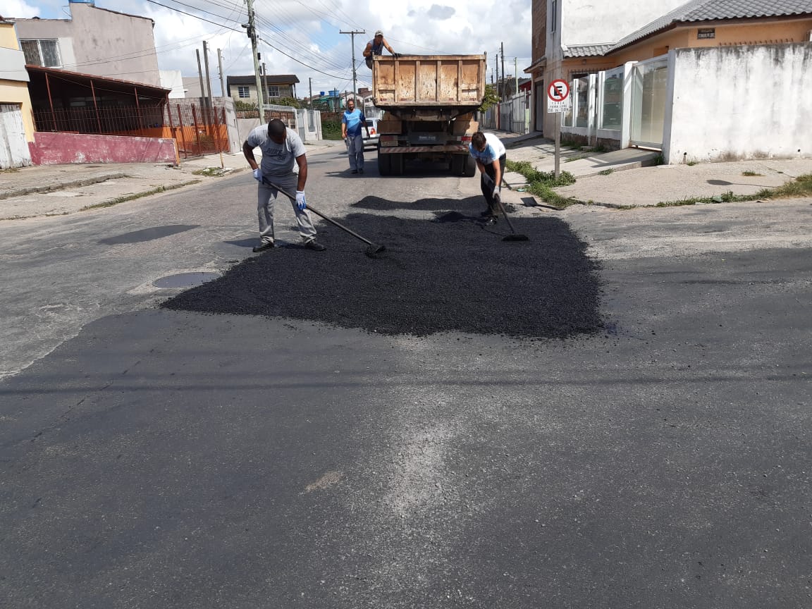 Foram empregadas 48 toneladas de massa asfáltica, a fim de corrigir o leito das vias