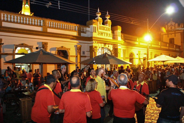 Três grupos vão competir, a partir das 19h, no Largo Edmar Fetter