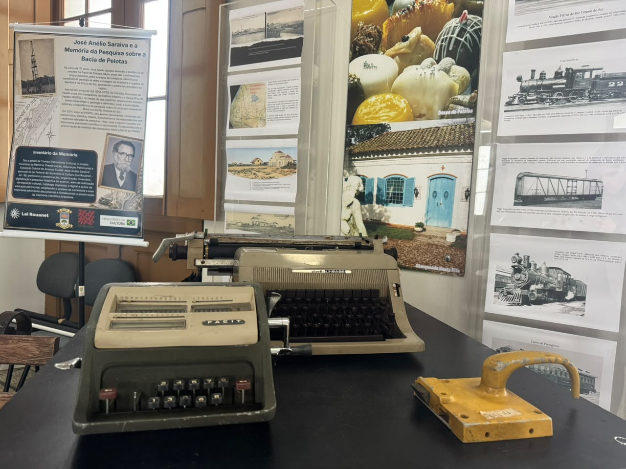 A mostra retrata a história dos trabalhadores das ferrovias e a importância da arquitetura histórica da cidade