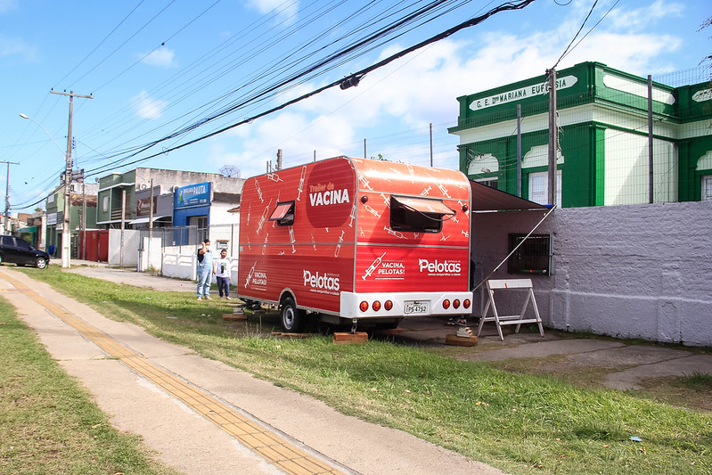 De quarta a sexta-feira, unidade itinerante de vacinação estará em frente a escolas municipais