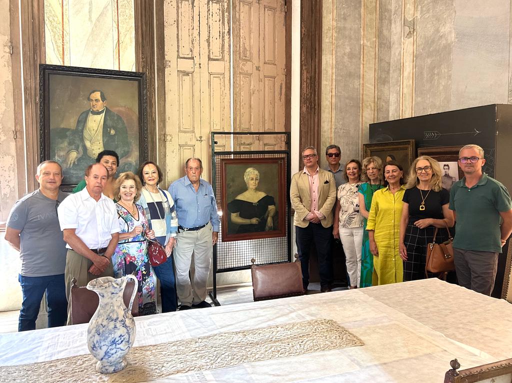 Acervo da Baronesa será enriquecido com mais duas obras, de Dona Sinhá e Maria Celia “Turquesa”, que foram entregues por Oswaldo Antunes Maciel em visita a Pelotas
