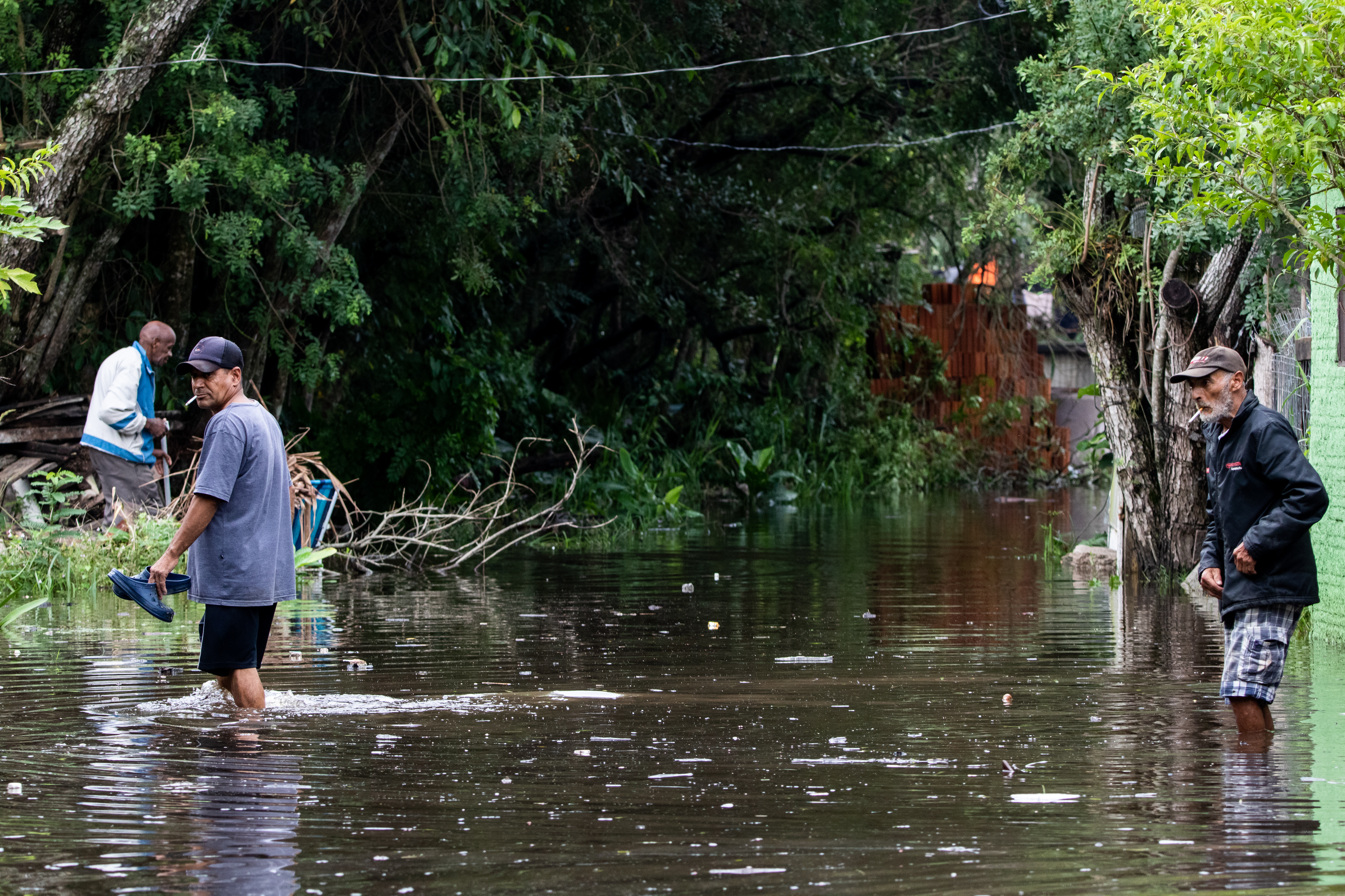 Populações que habitam as regiões do Laranjal, Colônia Z3, Pontal da Barra, rua das Traíras e localidades no entorno do canal São Gonçalo e arroio Pelotas devem evacuar suas residências. A medida tem caráter preventivo