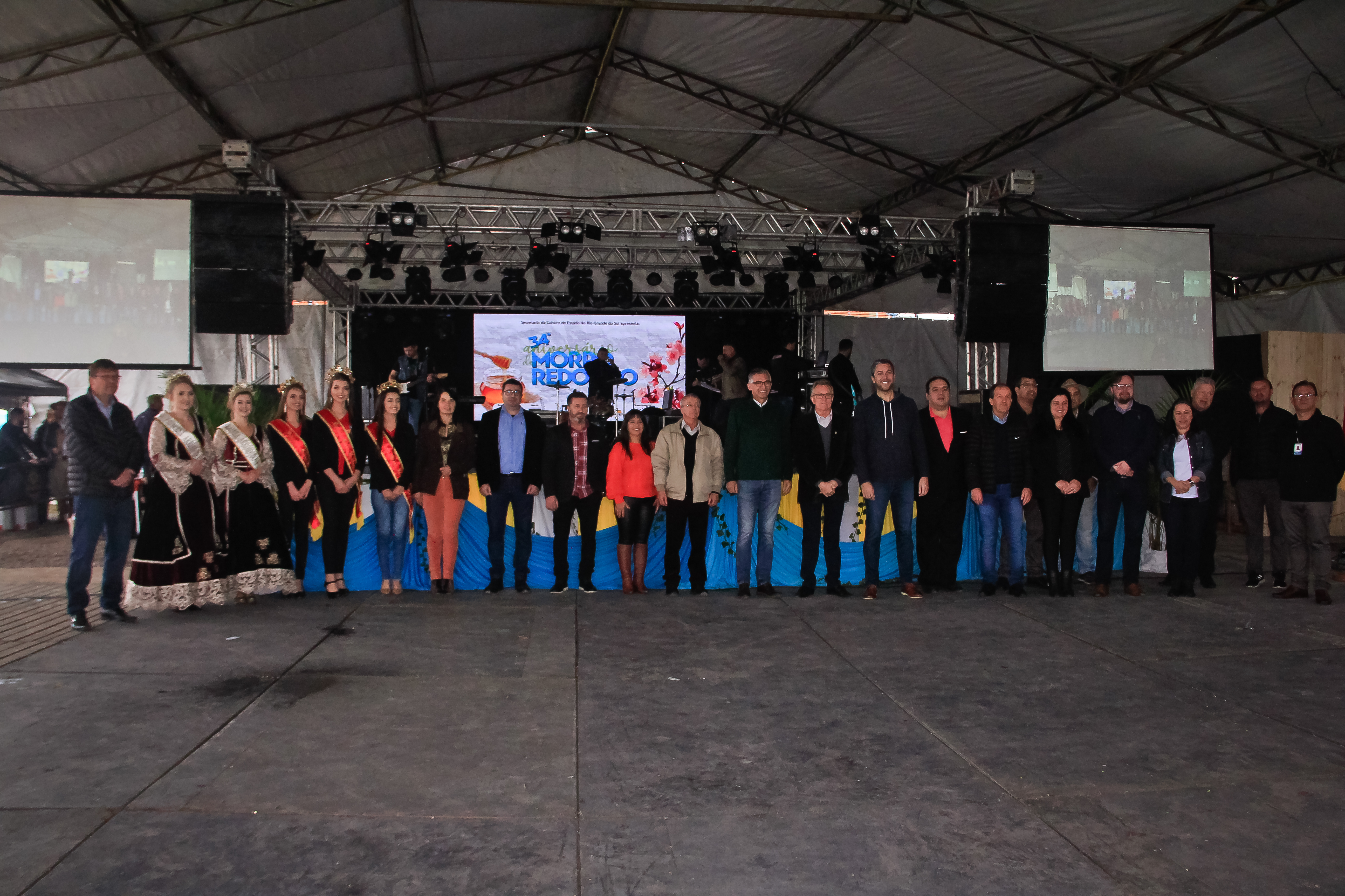 Apresentações artísticas e feira de expositores marcaram os 34 anos do município vizinho de Pelotas