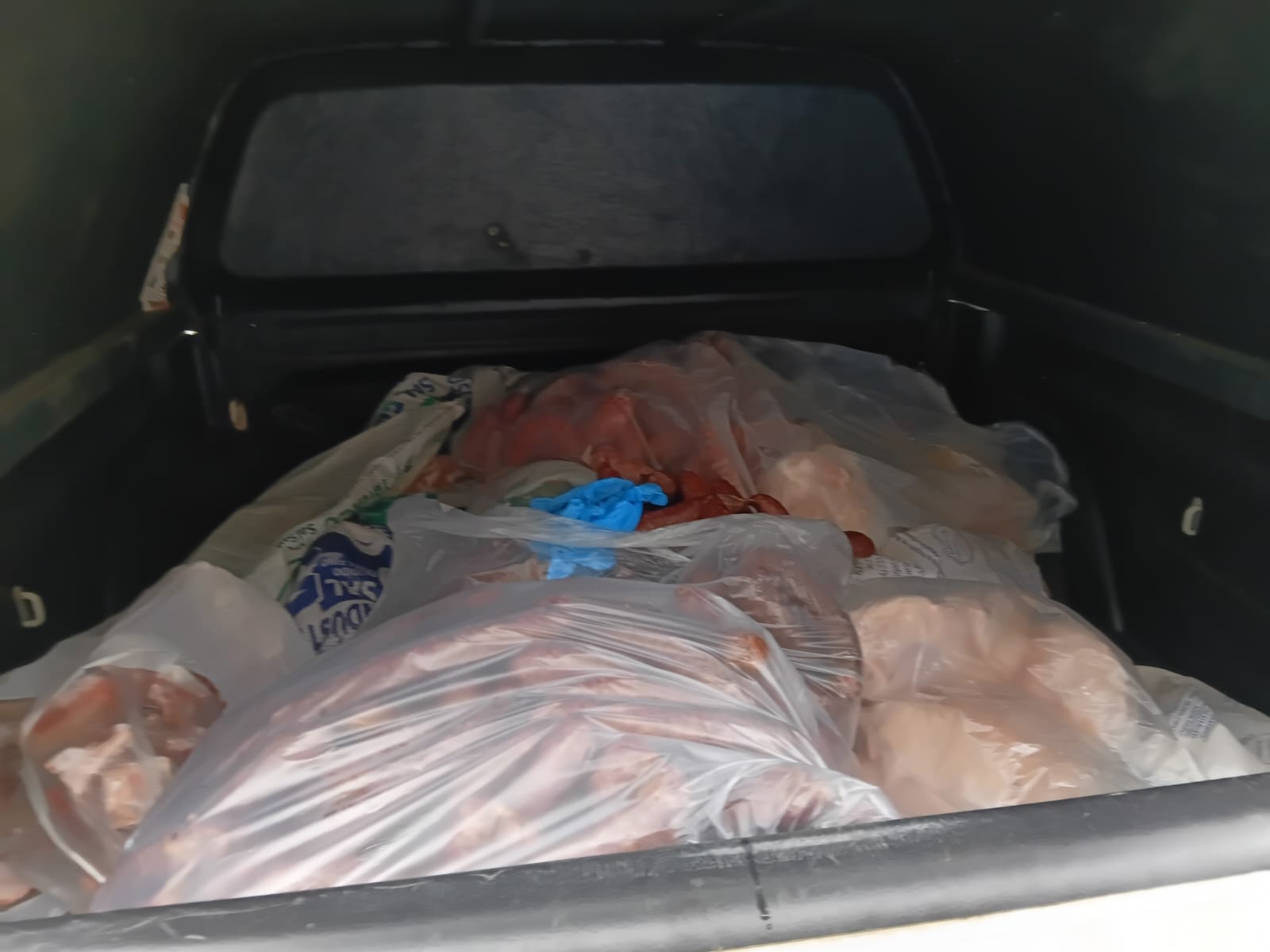 Operação da Prefeitura, desta vez em parceria com a Patrulha Ambiental da Brigada Militar, retirou de circulação produtos impróprios para consumo
