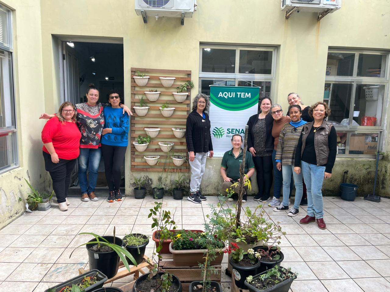 As aulas foram ministradas com foco na jardinagem como uma terapia