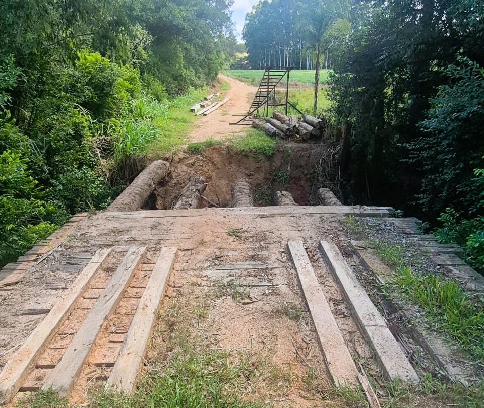 SDR realiza reparos em pontes, serviços de roçado e qualificação de estradas em praticamente todos os distritos