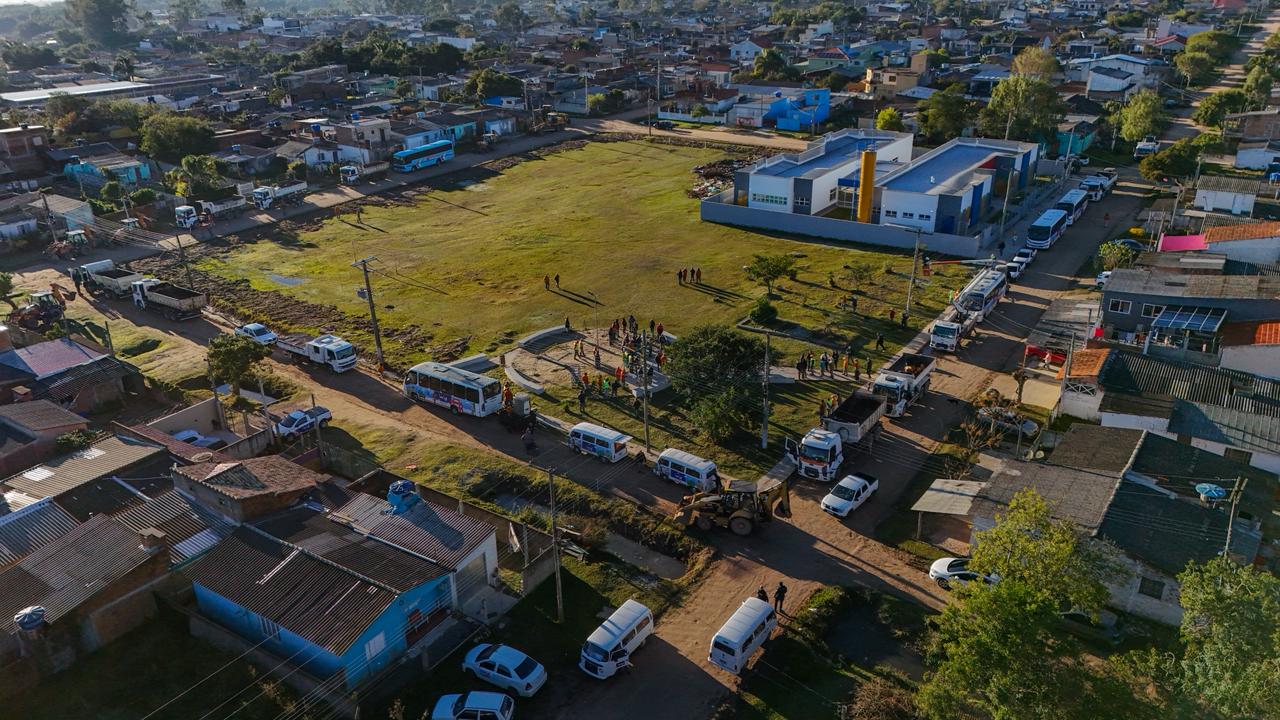 No primeiro dos três dias de Prefeitura em Ação no loteamento ainda foram roçados 40 mil metros quadrados, entre outros serviços de zeladoria