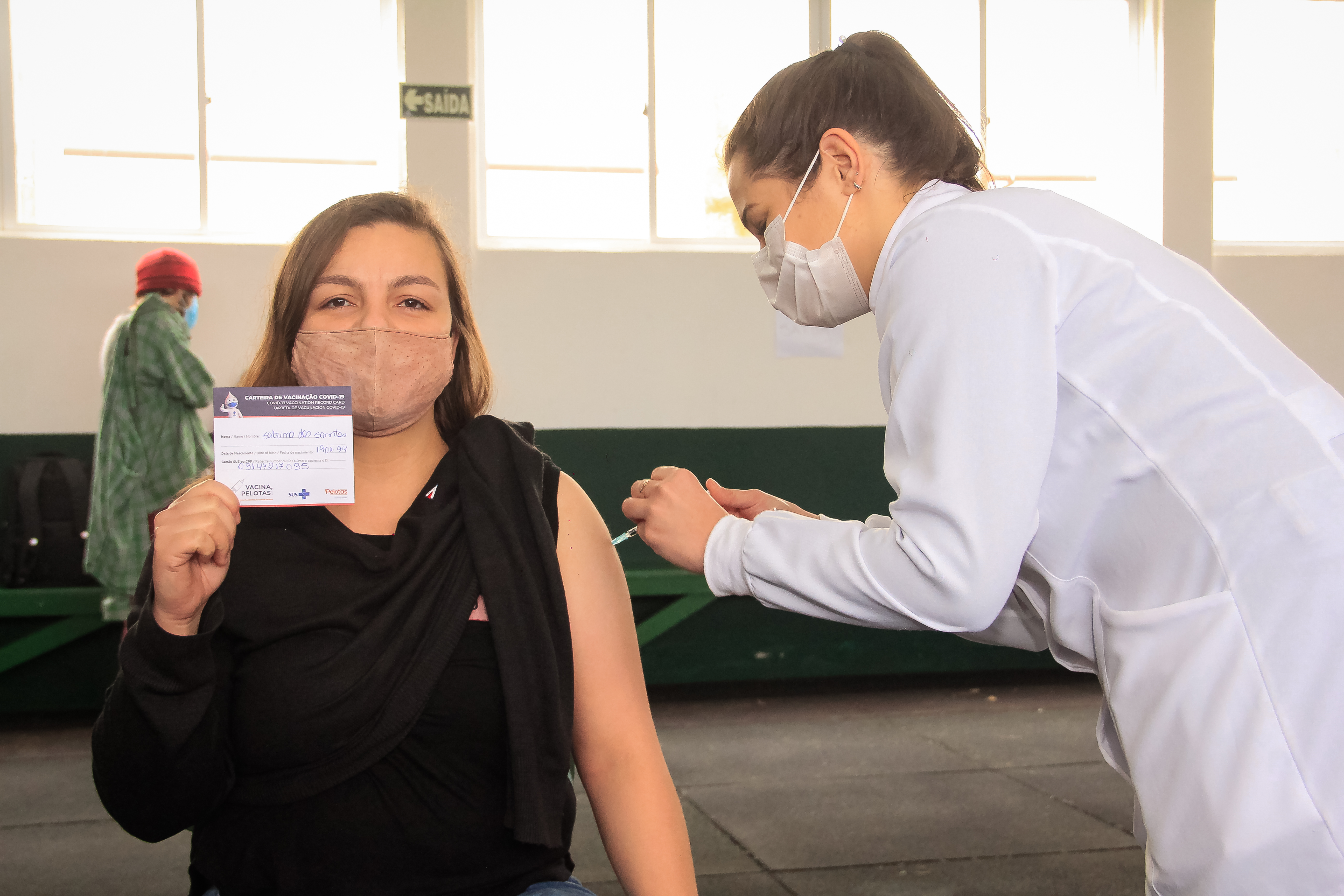 Primeira dose da vacina estará disponível para pessoas com 26 anos ou mais, neste sábado (7) no Centro de Eventos