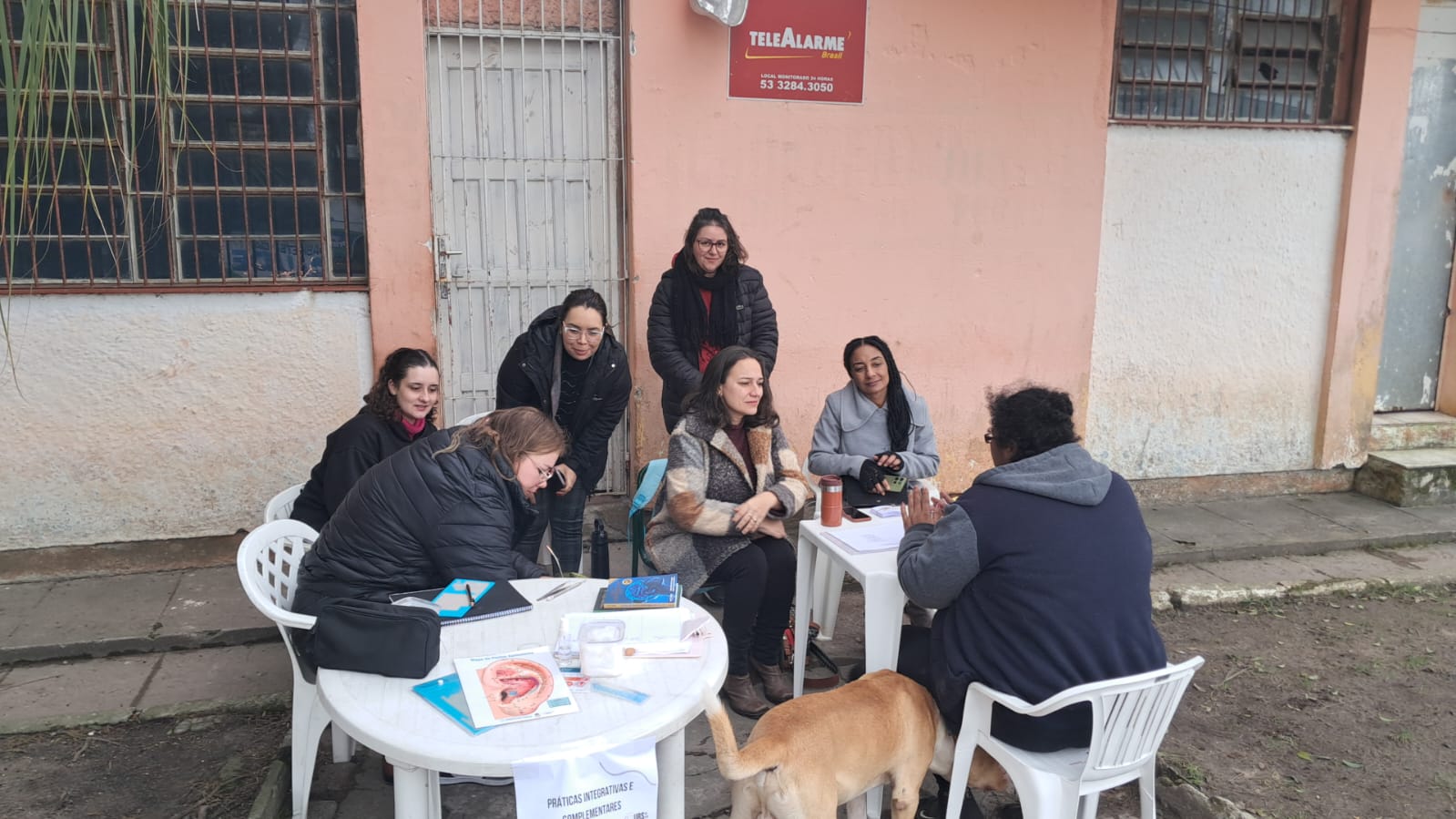 Entre os atendimentos oferecidos no sábado, profissionais médicos receberam 25 moradores em consultas clínicas