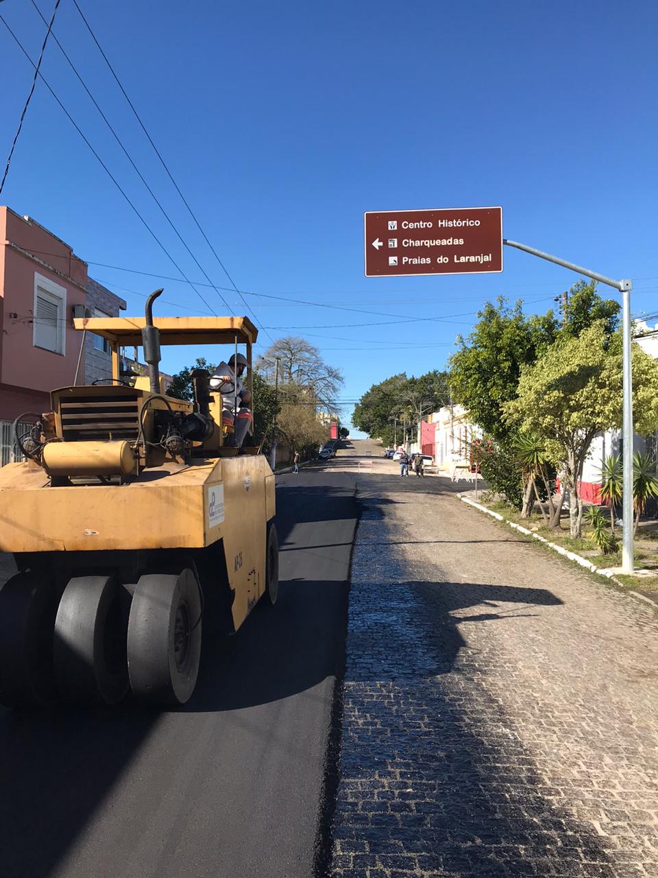 Município qualifica pavimentação de trechos das ruas Almirante Tamandaré e General Osório. Intervenções fazem parte do programa #ObraNoBairro