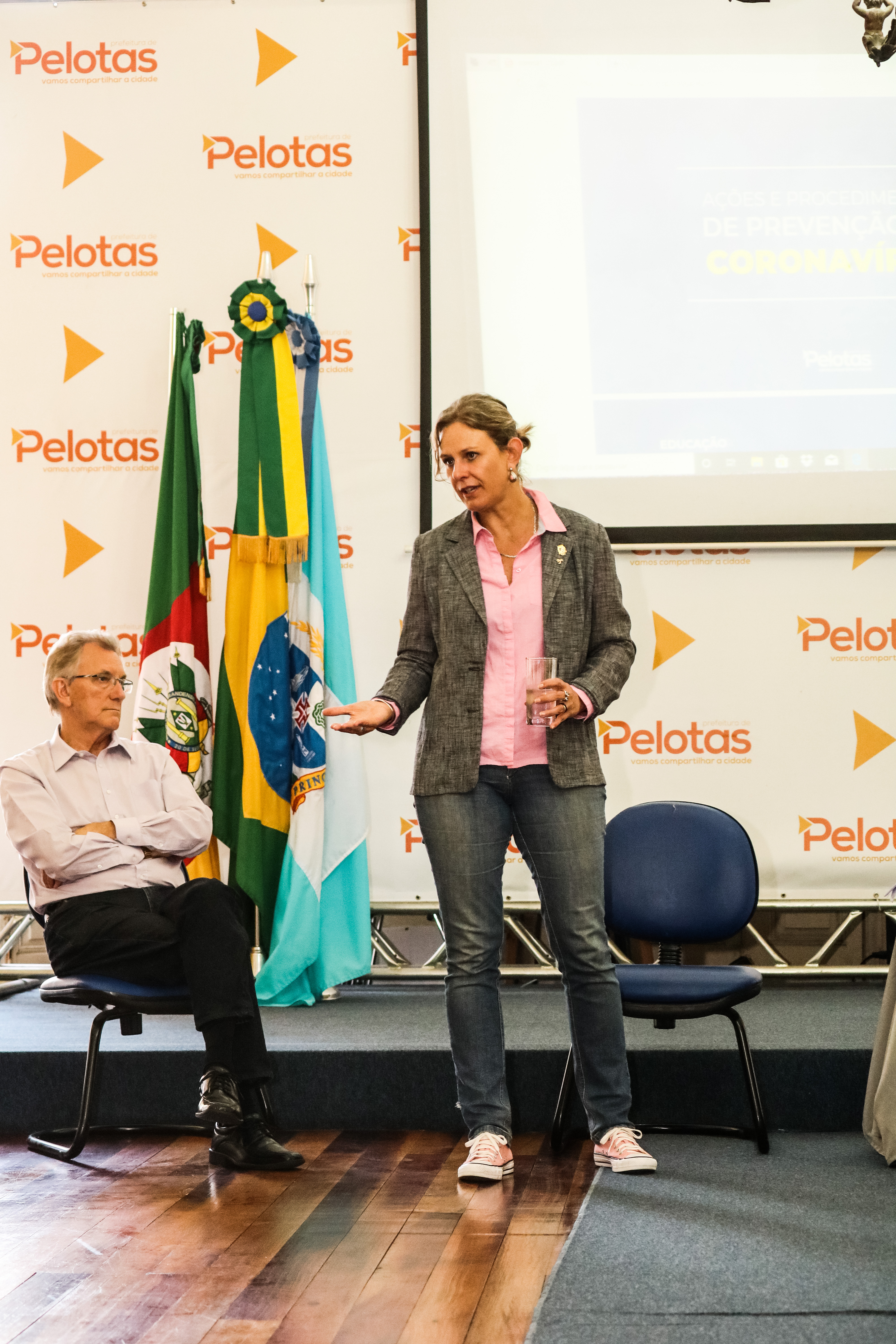Prefeitura, por meio do Decreto 6.249 – que versa acerca das medidas de prevenção contra a Covid-19 –, exige procedimentos de contratadas