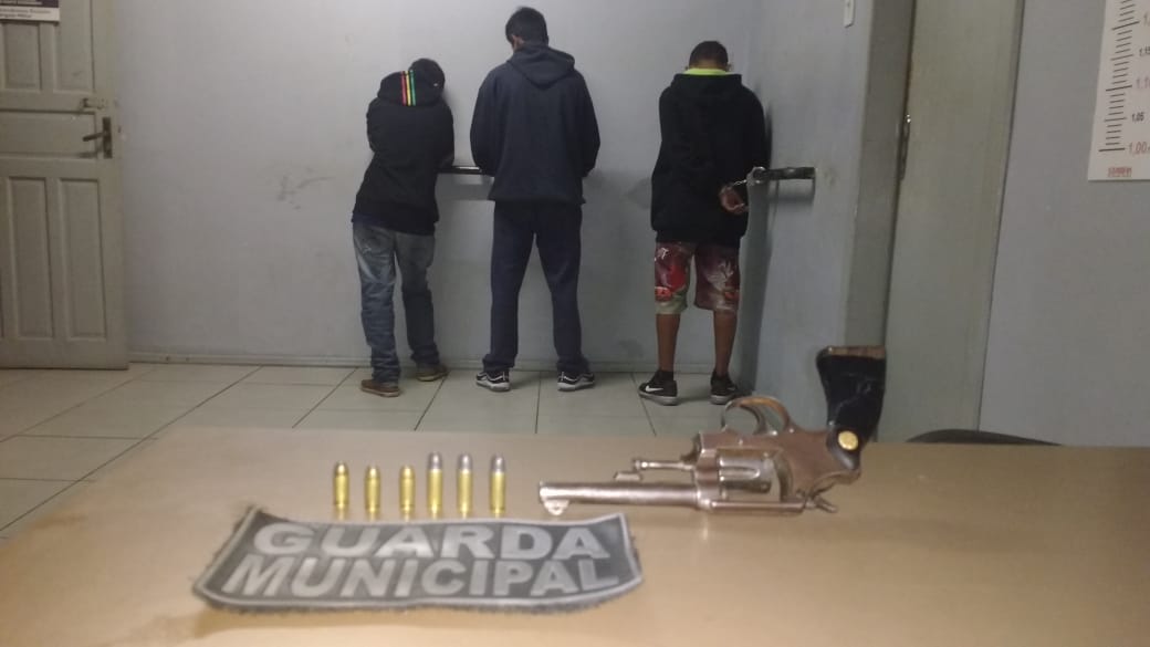 Em ação nesta madrugada, foram apreendidos dois revólveres e 21 balas