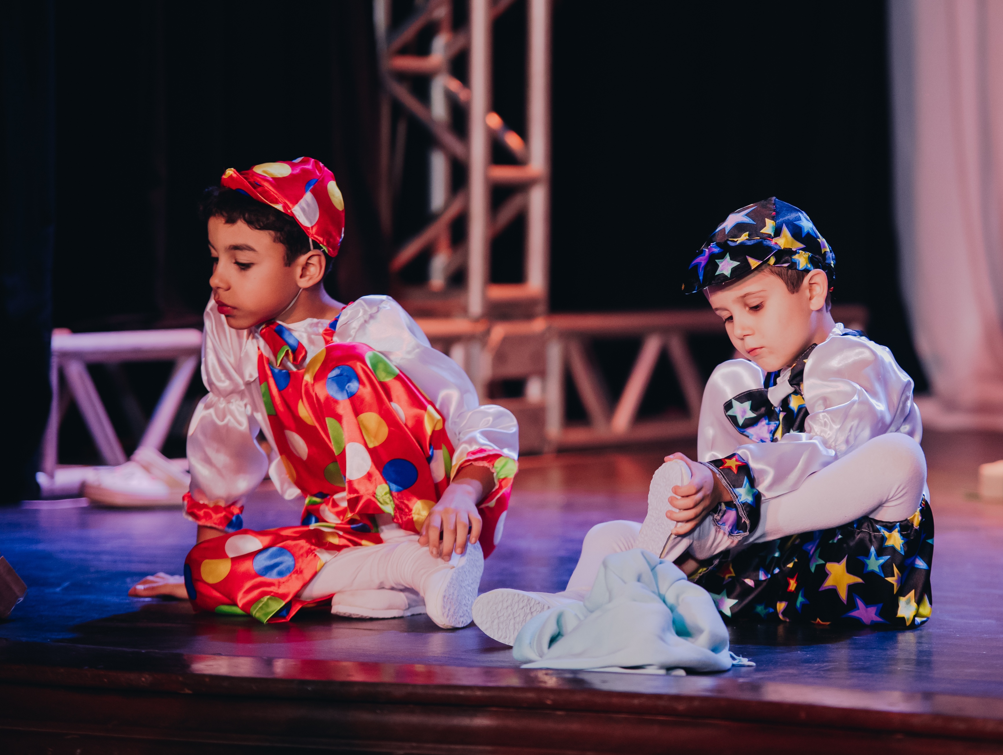 Arte Por Toda Parte começa às 14h e terá teatro, dança e circo. Feiras, samba e show dos irmãos Ramil também estão na programação do dia