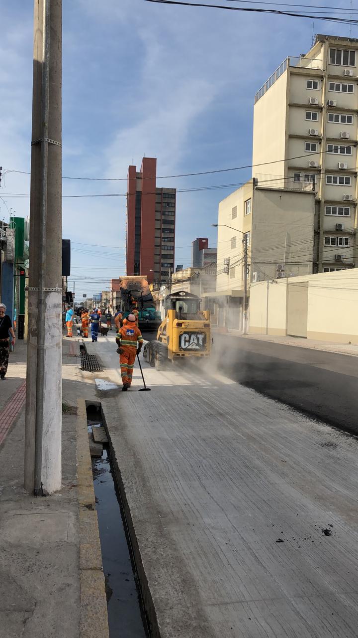 Obras de requalificação da via foram intensificadas neste sábado, entre Voluntários e Floriano.