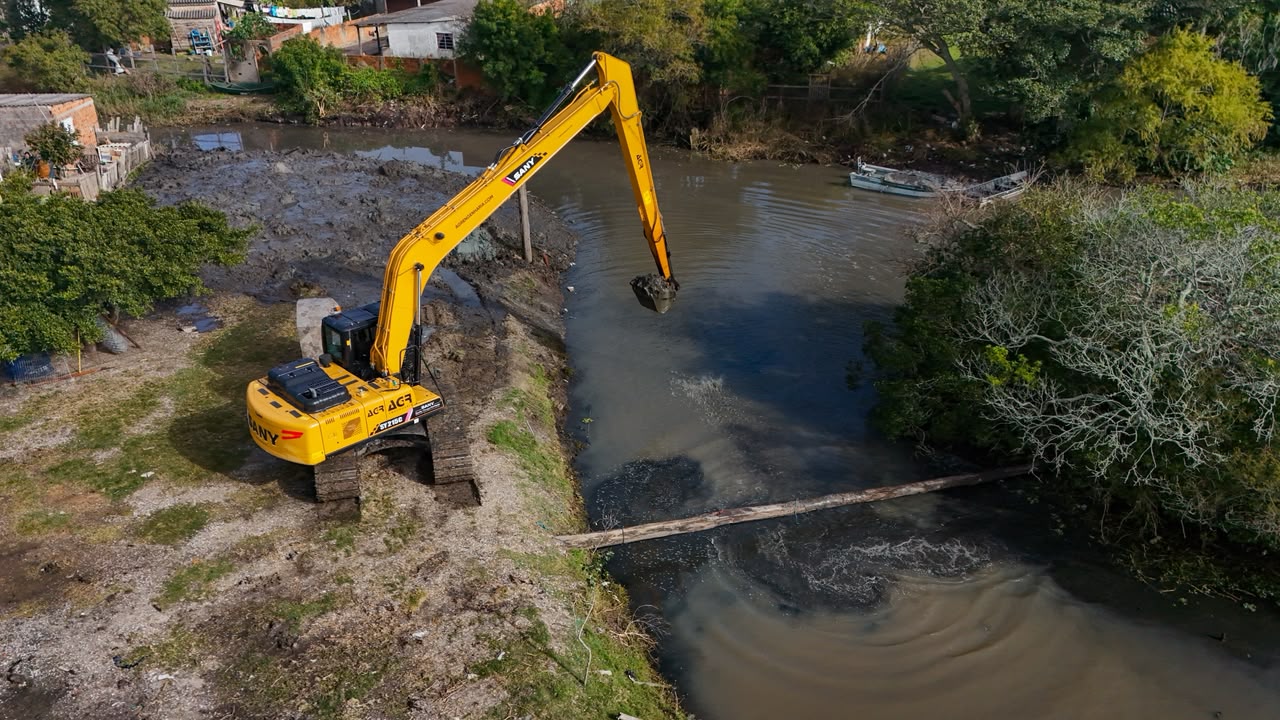 Convênio entre município e governo do estado, via programa Desassorear RS, vai executar serviços de dragagem no arroio Salgado (Z3) e no canal Santa Bárbara