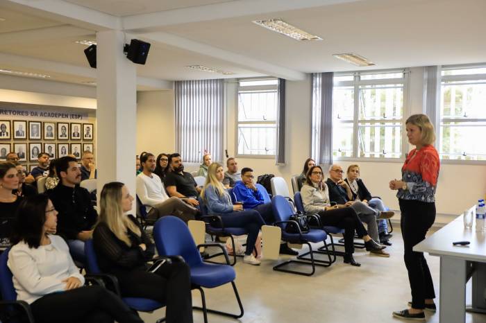 Prefeita apresentou, na Academia da Polícia Civil, os avanços da segurança pública em Pelotas, obtidos por meio de operações integradas e do Pacto Pelotas pela Paz