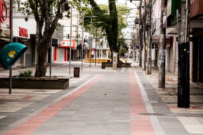 Decreto 6.393/2021, que adere ao Sistema Estadual de Distanciamento Controlado com base na cogestão, assegura serviços indispensáveis à população