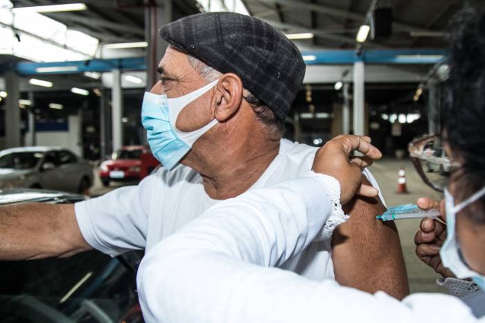 Semana começou com a 2ª dose para 68 e 69 anos