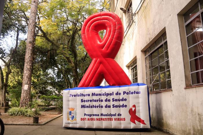 Atividade no Campus II teve presença do projeto PReP Itinerante da SMS, com testes rápidos para ISTs e aplicação de imunizantes no Trailer da Vacina