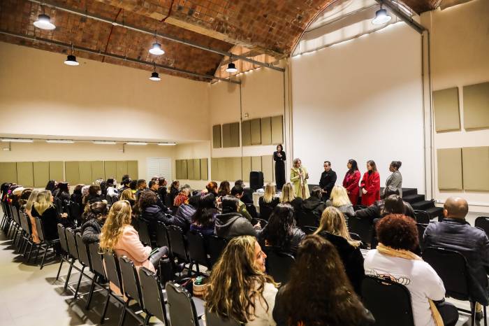 Workshop sobre os 16 anos da Lei Maria da Penha e seus desdobramentos, promovido pelo Município, marcou a abertura do mês da campanha nacional de conscientização pelo fim da violência contra a mulher