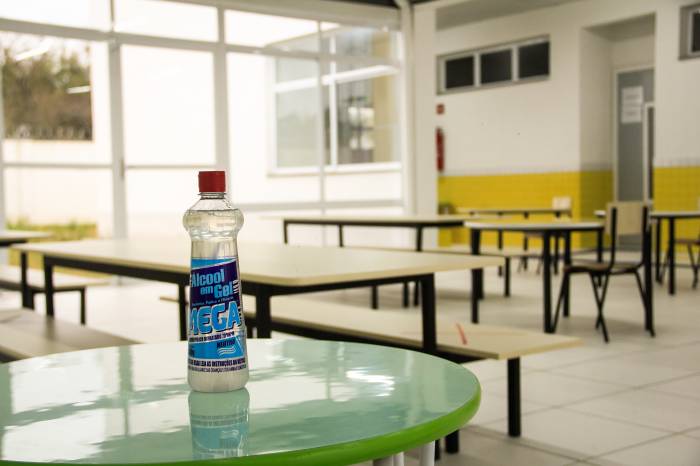 A volta se dará de maneira híbrida e o processo será intercalado: uma semana de aulas remotas e, outra, de atividades presenciais para os alunos. Nesta segunda (23) e terça-feira (24), houve os alinhamentos finais para o retorno