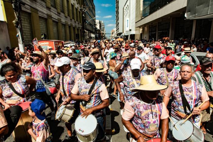 Departamento de Vigilância Sanitária da Prefeitura indica procedimentos corretos para os ambulantes durante a programação de blocos e cordões carnavalescos