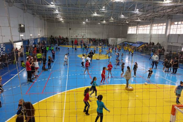 Atividade organizada pela Prefeitura teve como objetivo despertar o interesse da criançada pelo esporte