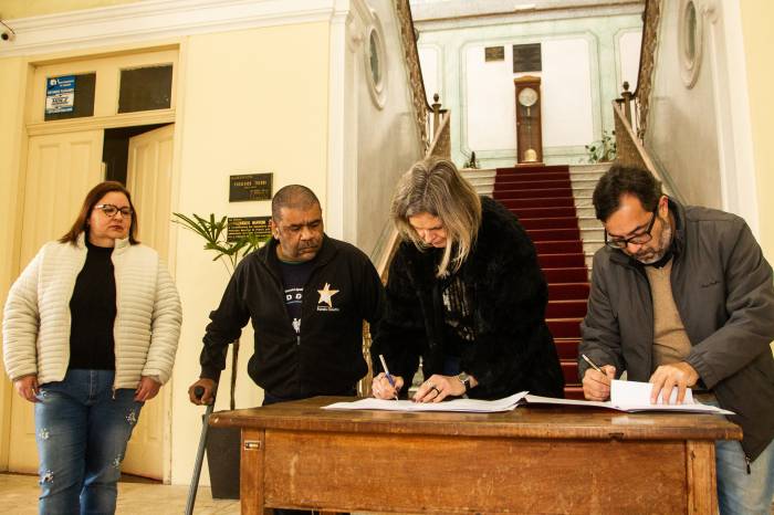 Prefeita assinou o Decreto nº 6.556, que homologa o regimento interno do Comitê Gestor Municipal de Políticas de Inclusão das Pessoas com Deficiência, e designou os integrantes para gestão 2022/2024