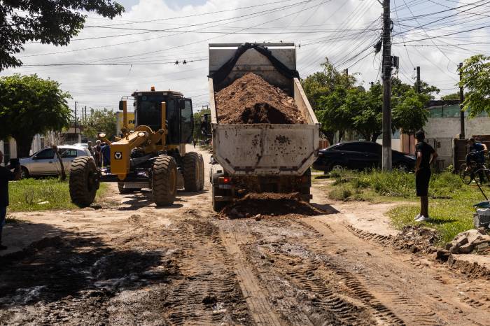Serviços realizados com maquinário locado e já cobriram quatro localidades