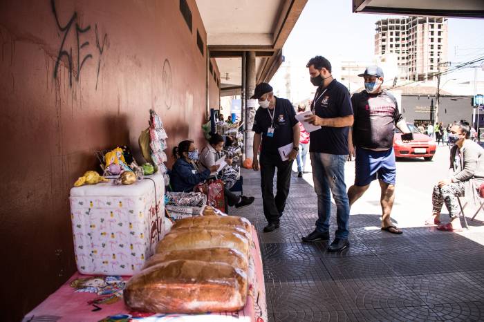 Agentes da Secretaria de Gestão da Cidade e Mobilidade Urbana informaram sobre a possibilidade de os trabalhadores atuarem de forma legal, com condições especiais, no Pop Center