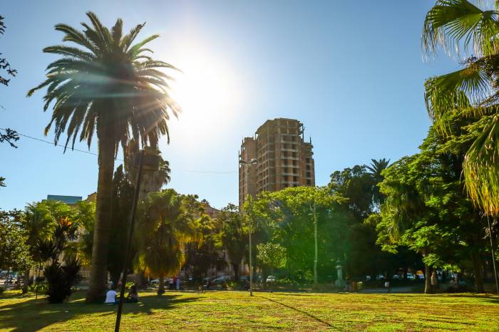 Praça Coronel Pedro Osório ganhou projeto que inclui modalidade ornamental e substituição das luminárias do entorno