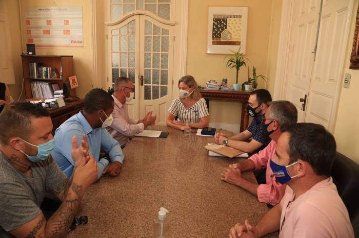 Em reunião preliminar no Paço Municipal, vereadores da mesa diretora fizeram a apresentação da planta em primeira mão para a chefe do Executivo pelotense