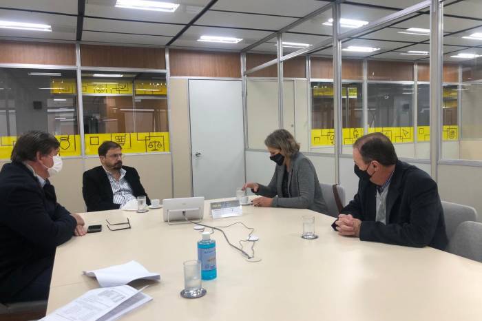 Paula se reuniu com o secretário estadual de Planejamento, Governança e Gestão, Claudio Gastal, para tratar de uma estrutura do governo do RS, na região Sul, que possa ser servir para o local