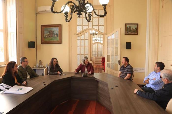 Projeto Fazenda Doce de Leite foi exposto à prefeita Paula Mascarenhas por representantes da instituição, que está em busca de uma parceria para oferecer as atividades a alunos da rede municipal de ensino