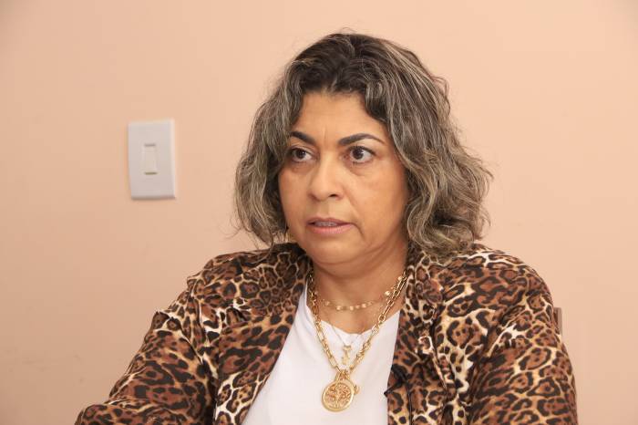 Nara Borges, que há 50 anos convive com as sequelas da paralisia infantil, reforça o pedido para que pais e responsáveis levem as crianças para se imunizar. Apenas 46% das crianças em idade de vacinação receberam a proteção neste ano em Pelotas