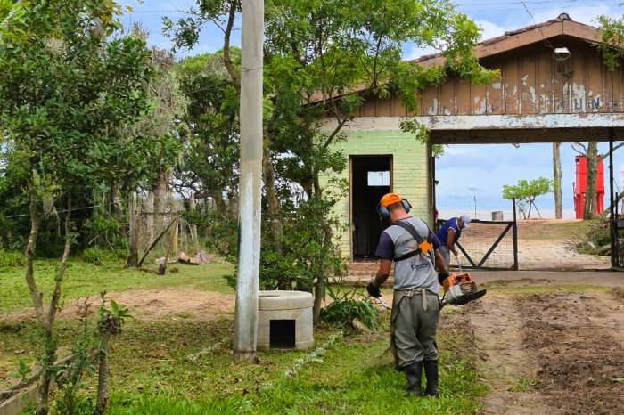Secretaria de Serviços Urbanos e Infraestrutura (Ssui) faz serviços de roçado, recolhimento de galharia e instala brinquedos visando a reabertura do espaço