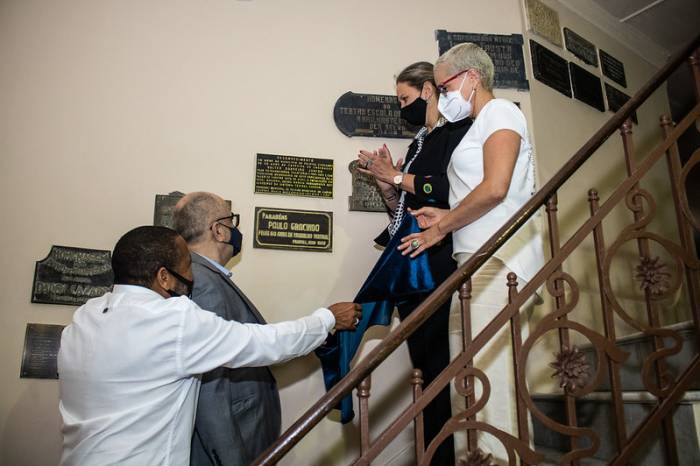 O descerramento da placa de bronze, na tarde deste sexta-feira, contou com a presença de autoridades e amigos do encenador, que completou em 2021 60 anos de carreira teatral
