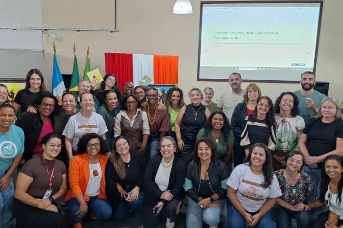 A atividade aconteceu na quinta-feira (23), a partir da obra “Lanceiros
Negros: Da Invisibilidade ao Protagonismo” e com a presença da
autora Eloá Alves