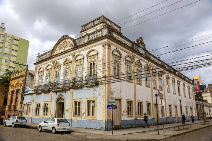 O projeto ampliou valores e o número de trabalhadores da cultura beneficiados Pelotas. Também foram anunciadas as entidades, artistas e movimentos culturais contemplados pela Lei Aldir Blanc