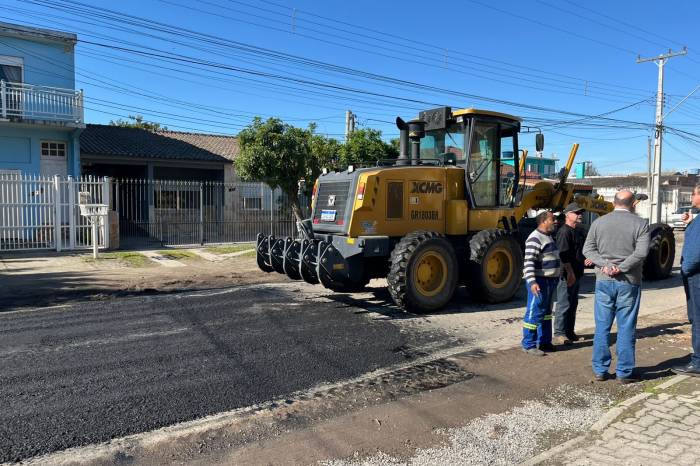A via de fluxo intenso do Fragata teve tapa-buracos e “tapetes” de asfalto. A rua Arthur Raubach, na zona norte, também recebeu reparos