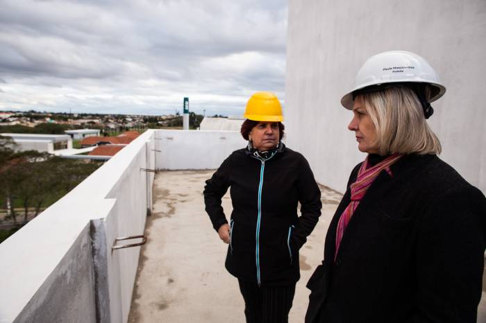 Prefeita Paula apresentou as obras em andamento à gestora que assume a pasta da Saúde no Município