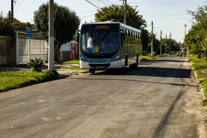 Prefeitura pavimentou 1,4 km da avenida com 1,1 toneladas de pavimento feito pela usina