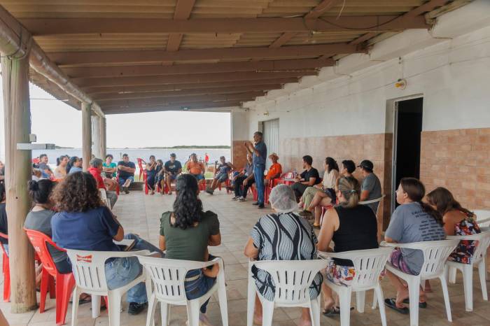 Encontro possibilitou esclarecimento de dúvidas sobre o projeto de reconstrução da estrada e acolhimento de demandas da população