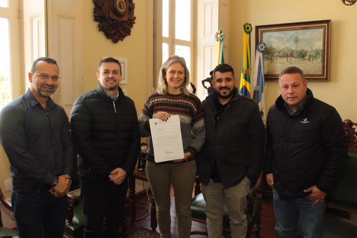 Duas emendas parlamentares, que juntas somam mais de 480 mil, serão investidas na pavimentação da rua Epitácio Pessoa e na aquisição de equipamentos para áreas de lazer