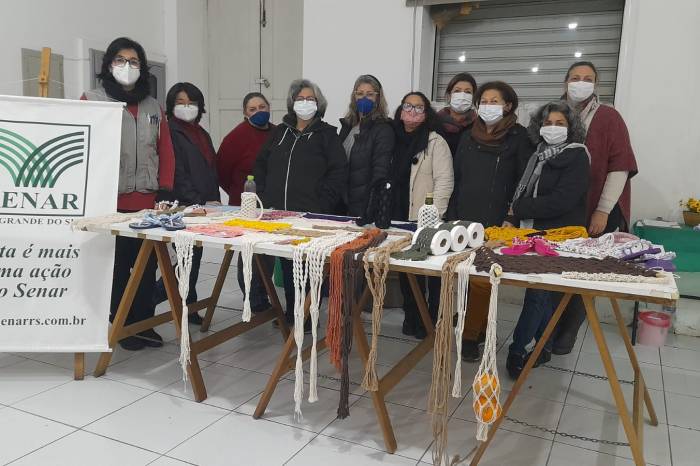 Curso de macramê, oferecido pela parceria entre a Prefeitura e o Senar/RS, capacitou 11 mulheres nesta semana