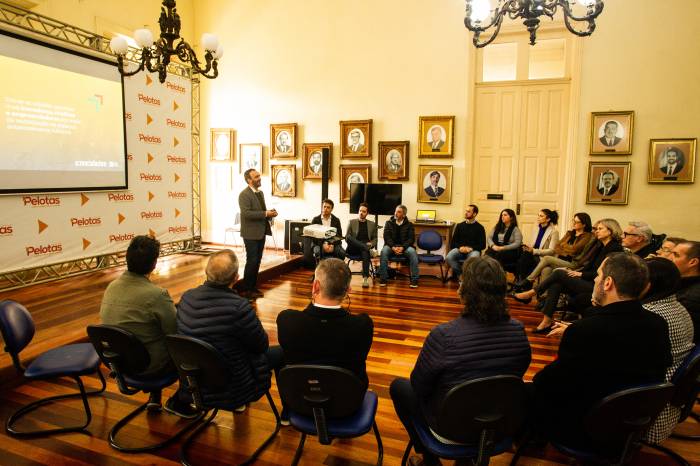 Equipe técnica do escritório Hiperstudio apresentou o projeto de revitalização do prédio da antiga Secretaria de Finanças, que prevê a instalação da Escola de Gastronomia do Senac e um memorial do Doce de Pelotas no local