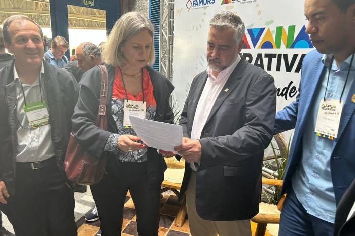 Comitiva esteve na capital gaúcha, nesta sexta-feira (20), em busca de soluções para a situação enfrentada pelos hospitais filantrópicos de Pelotas