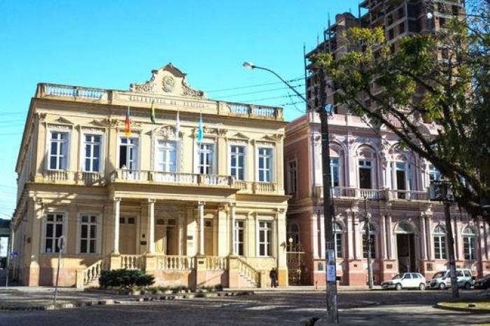 Ajuste em decreto anterior permite que os estabelecimentos possam permanecer abertos até as 3h