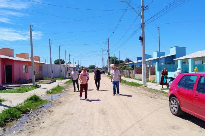 Representantes de diversas áreas conversaram com moradores para definir prioridades de ações